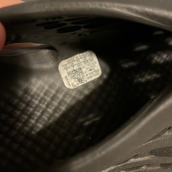 Easy foam runners from GOAT size 7 in men’s lightly worn onyx - Picture 2 of 12